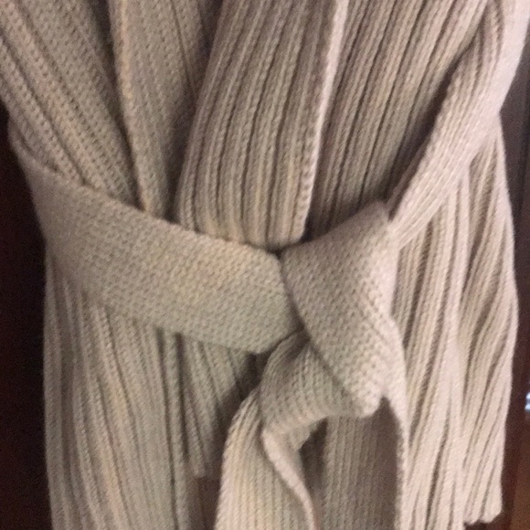 Women’s sweater with belt. - Picture 4 of 5